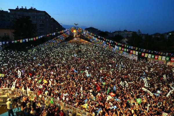 Turkish prosecutor seeks political ban on 687 pro-Kurdish politicians
